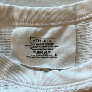ATHLETA TANK TOP 🤍 small 🤍 excellent condition 😎 longer fit 😊
